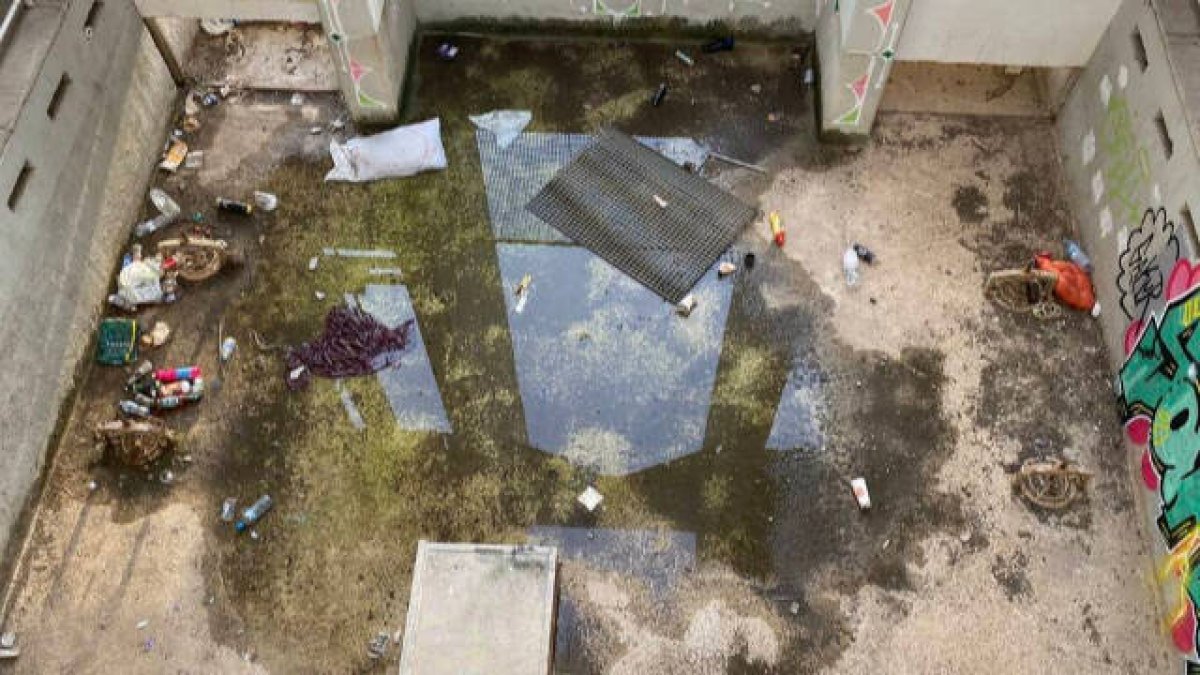 Casa del Agua de Valencia llena de basura