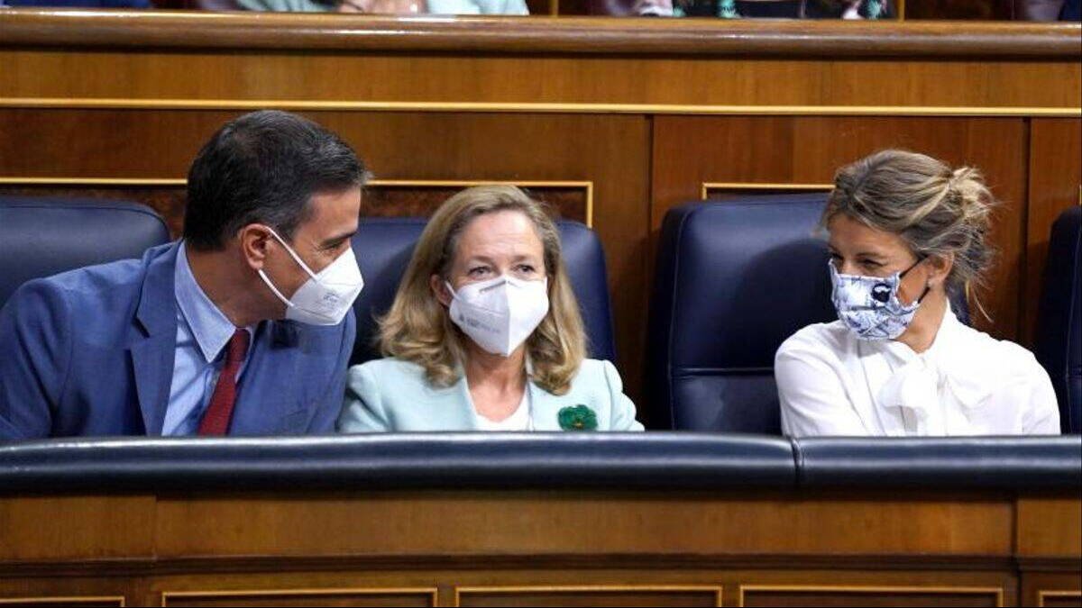 Pedro Sánchez, Nadia Calviño y Yolanda Díaz