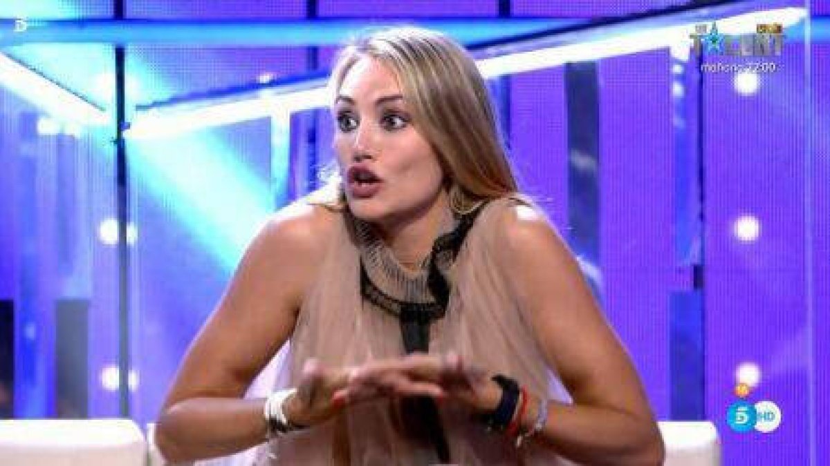 Alba Carrillo acabó fatal la gala de expulsión de su madre, Lucía Pariente.