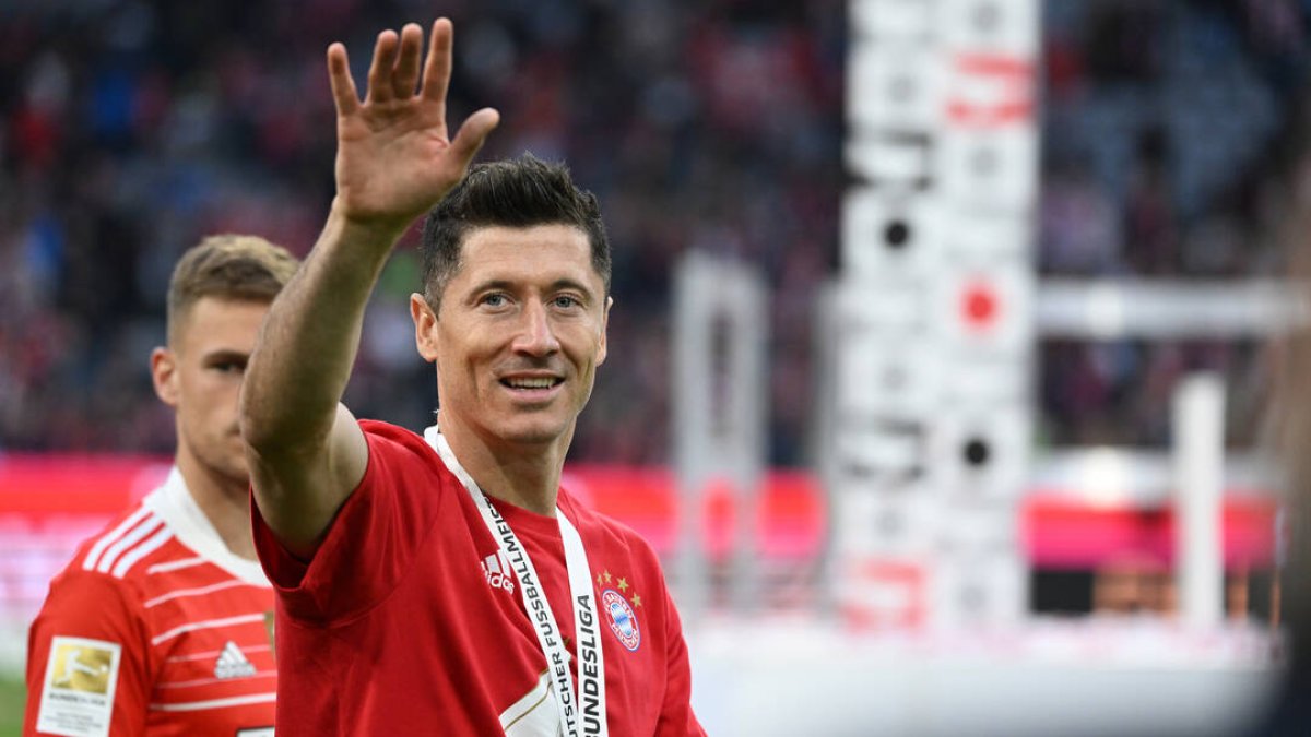 Robert Lewandowski celebra la Bundesliga.