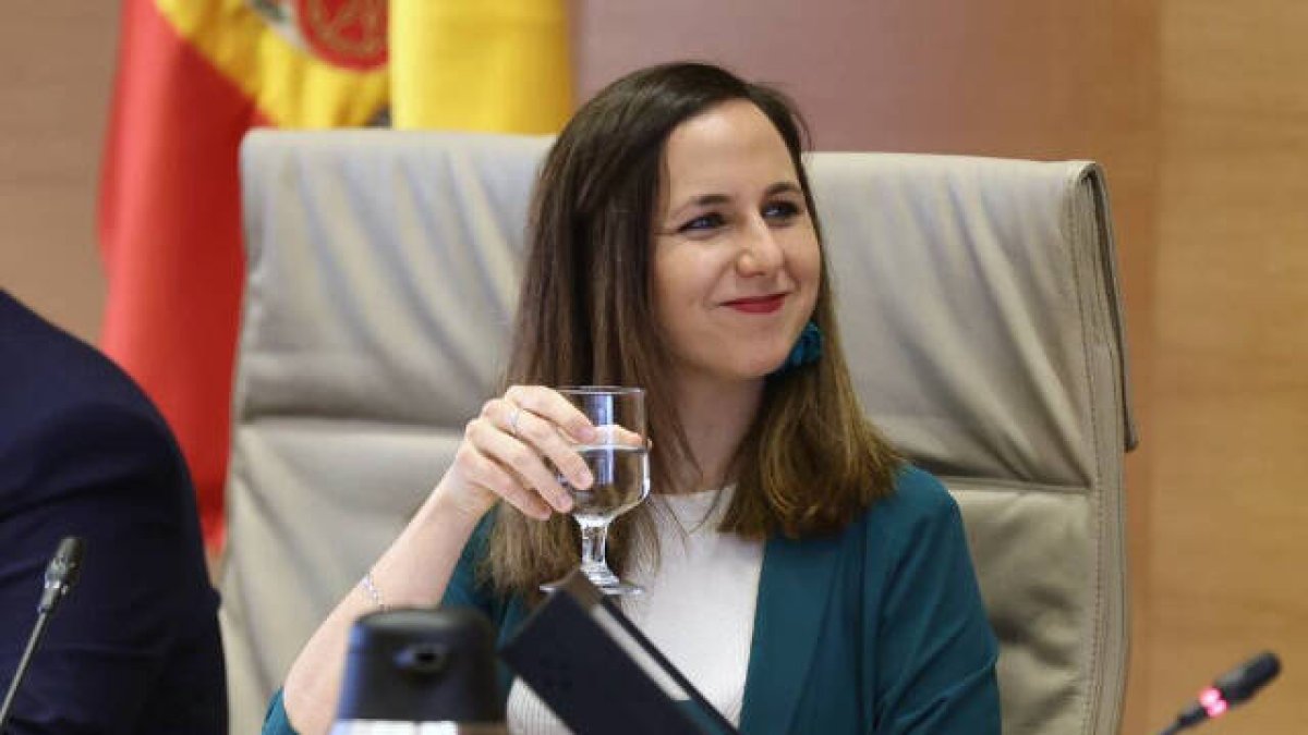 La ministra de Derechos Sociales y Agenda 2030, Ione Belarra, en un debate en el Congreso.
