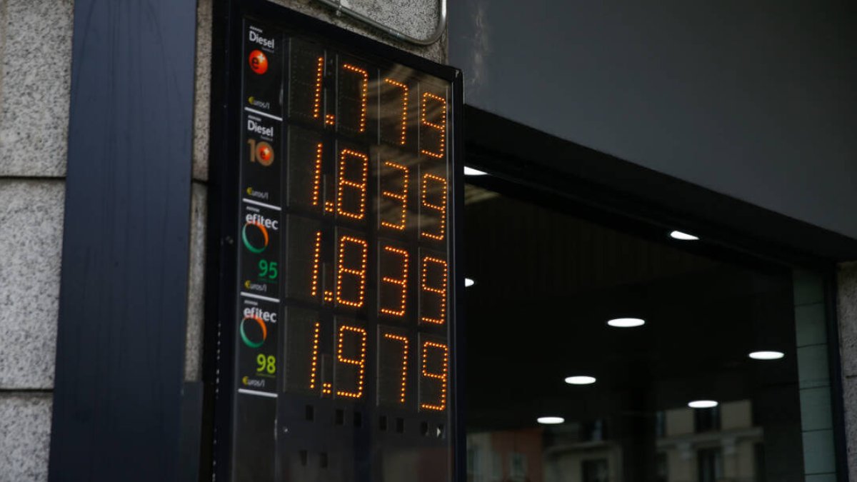 El precio de la gasolina hace inoperativa la subvención de Sánchez