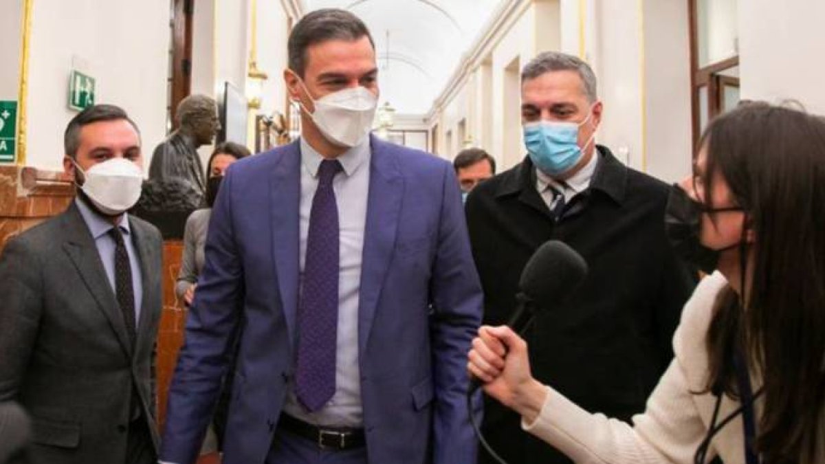 Pedro Sánchez, este miércoles, en los pasillos del Congreso.