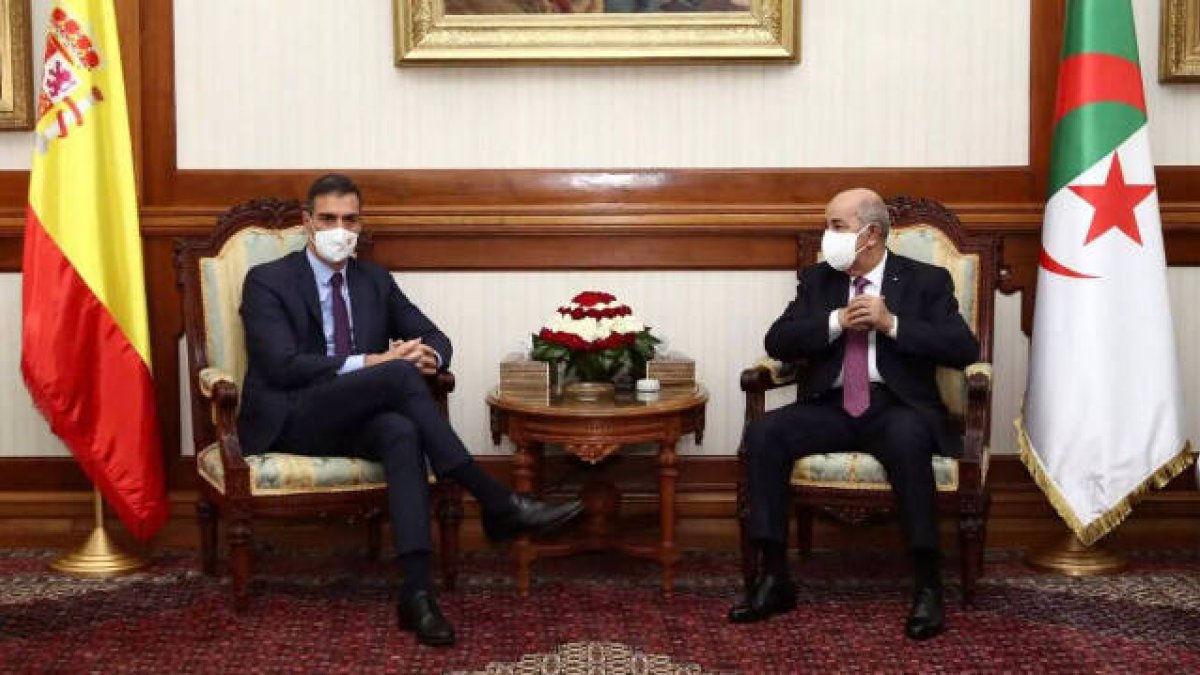 Pedro Sánchez y el presidente de Argelia, Abdelmayid Tebune