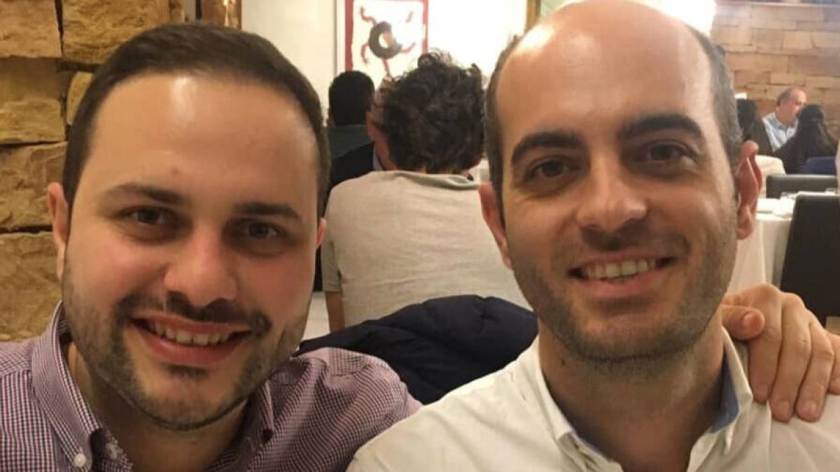 El concejal de Urbanismo, José Luis López, y el nuevo asesor en el consistorio y pareja sentimental de este, Pablo Andrés Miralles - FACEBOOK
