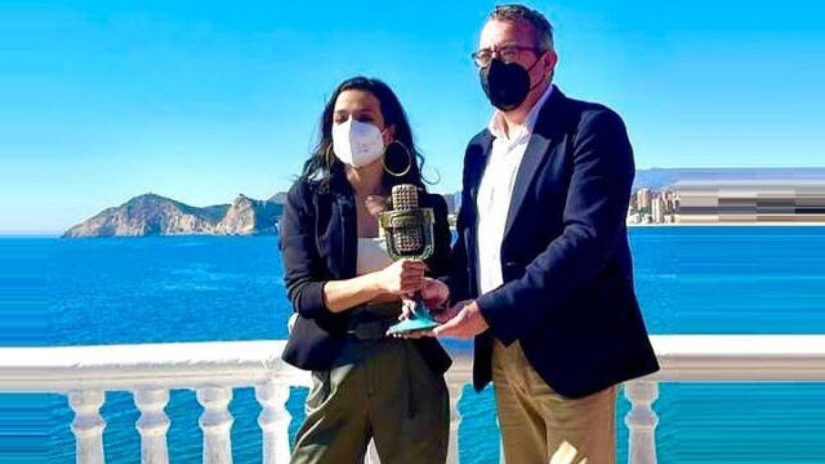El alcalde de Benidorm, Toni Pérez, y Chanel tras su paso por el Benidorm Fest