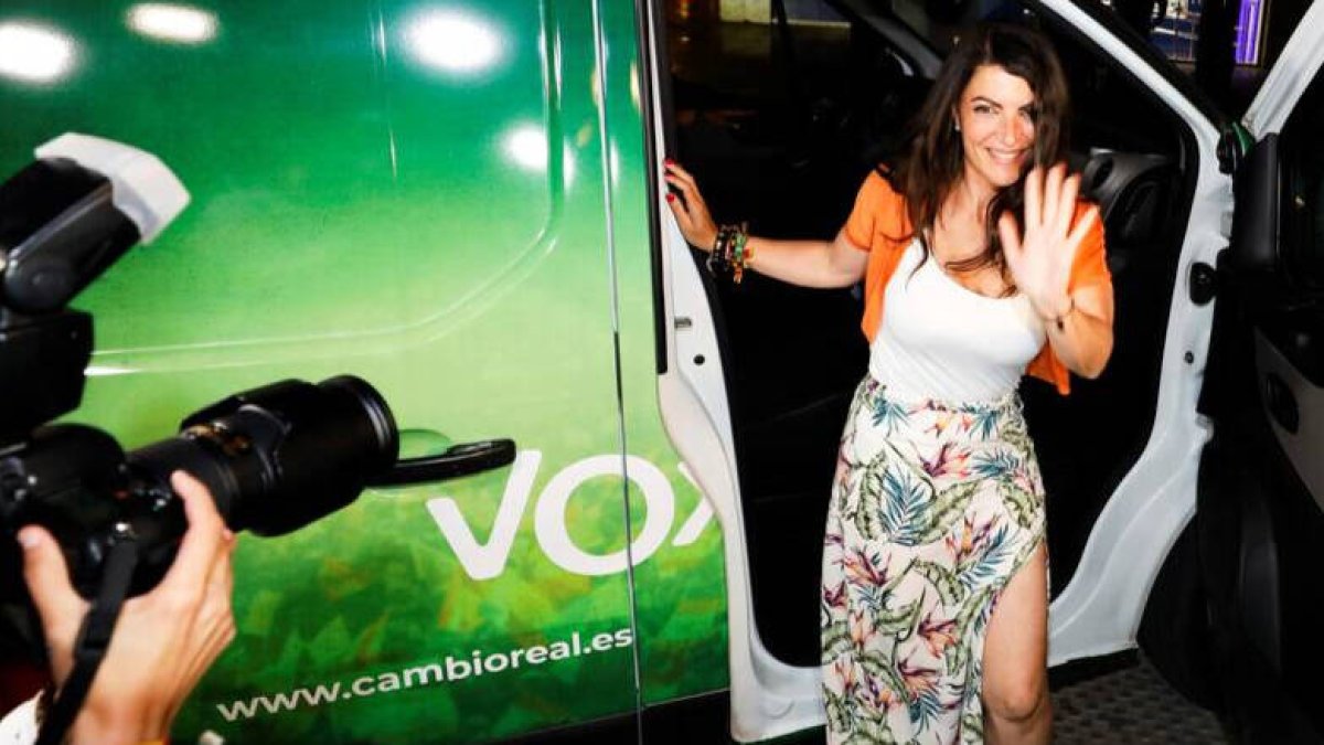 La candidata de Vox, Macarena Olona, en la campaña electoral andaluza.