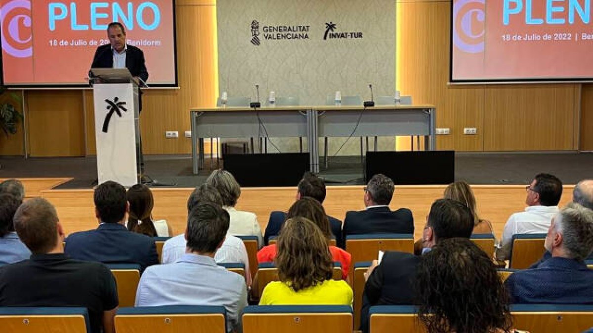 La Cámara de Comercio se posiciona contra el Botànic de Puig y su Tasa Turística