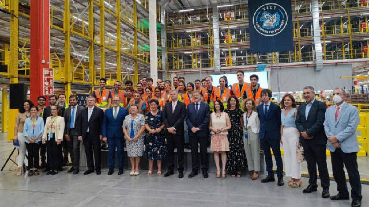 Amazon abre en onda su centro logístico que crea 500 puestos de trabajo fijos