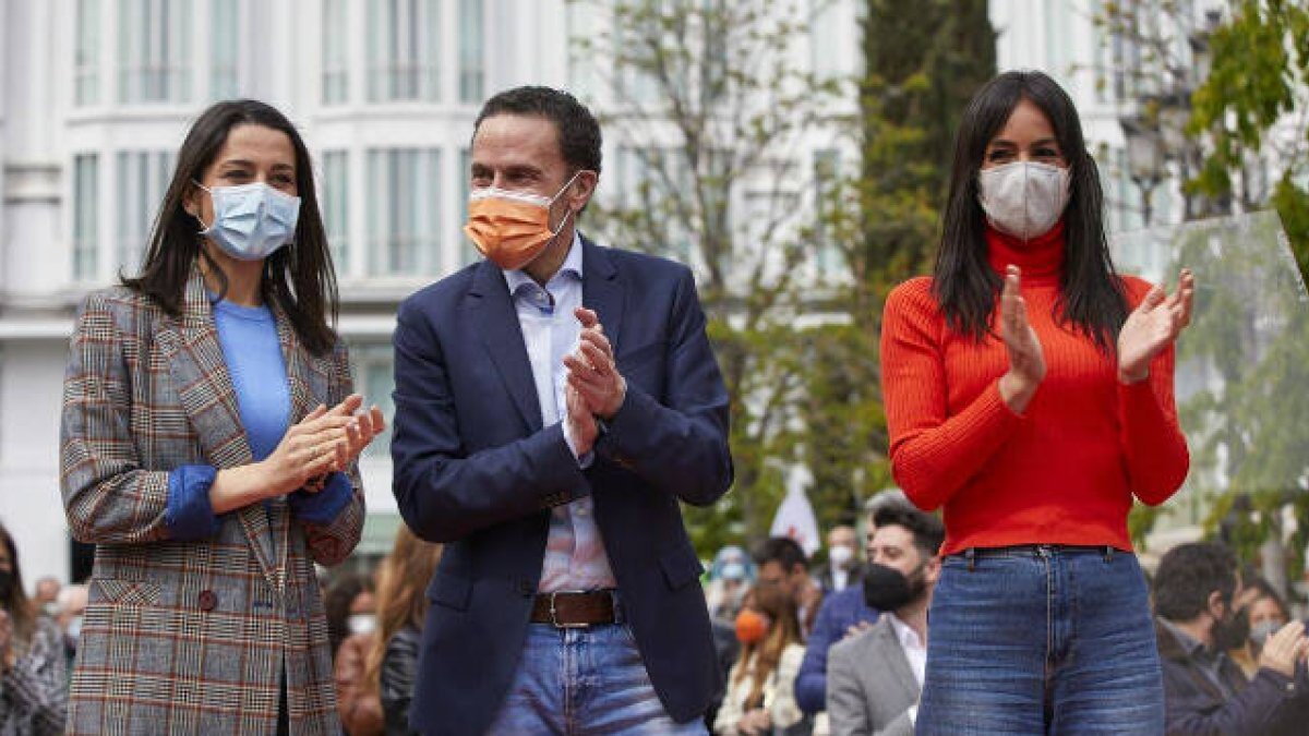 Inés Arrimadas junto a Edmundo Bal y Begoña Villacís