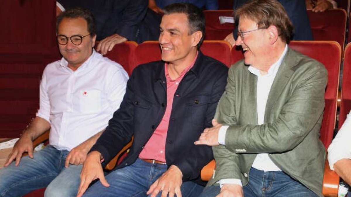 Francesc Sanguino, Pedro Sánchez y Ximo Puig.