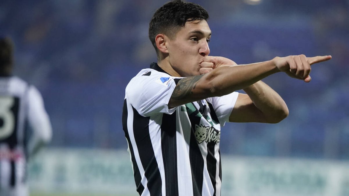 Nahuel Molina celebra un gol con el Udinese.