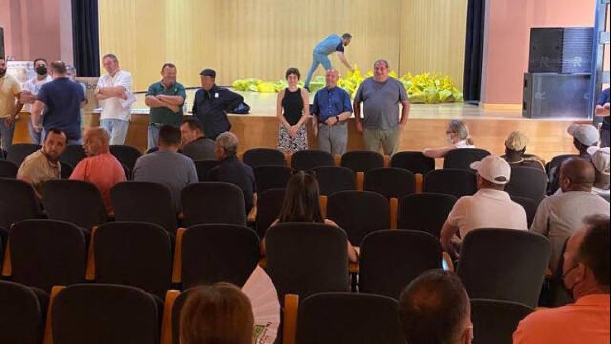 Orihuela contrata a 80 trabajadores agrícolas para limpieza y espacios verdes