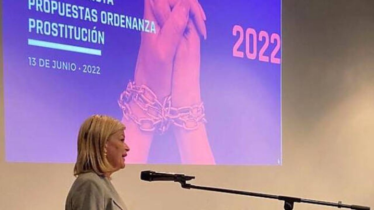 La consellera de Justicia, gabriela Bravo, en el 'Foro Feminista Propuestas Ordenanza Prostitución'.