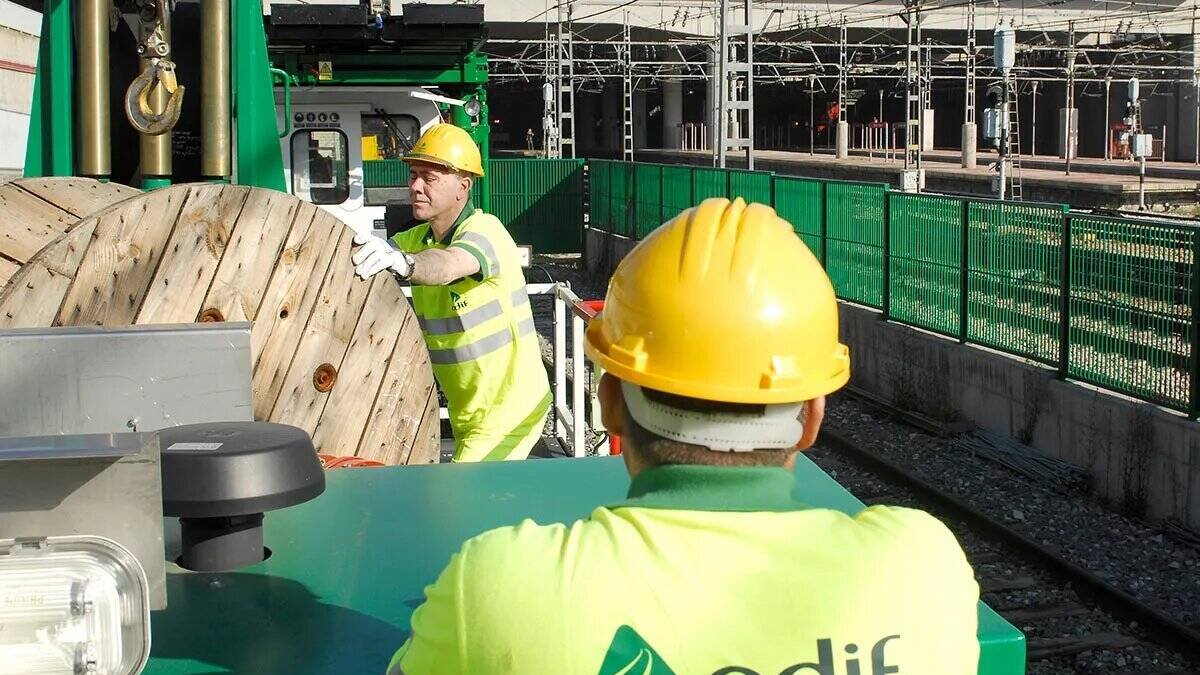 Adif trabaja en el relevo generacional de su plantilla