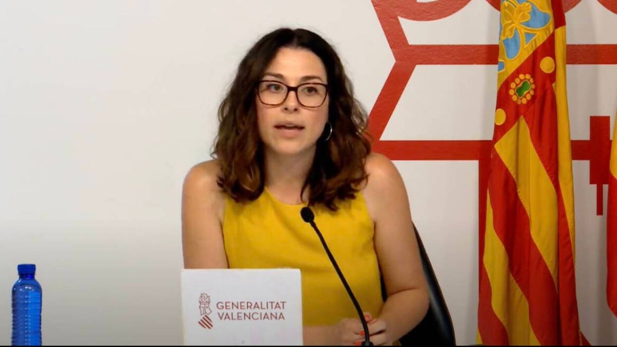 La vicepresidenta Aitana Más (Compromís) en la rueda de prensa del Consell