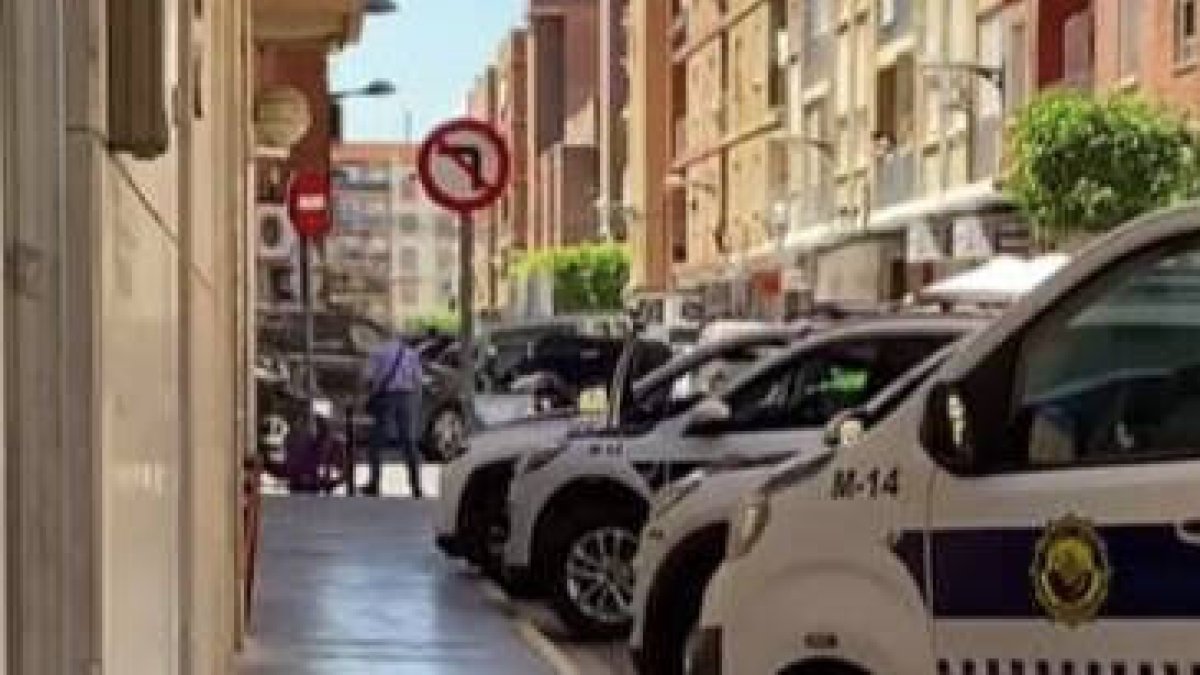Imagen de los policías durante el tiroteo.