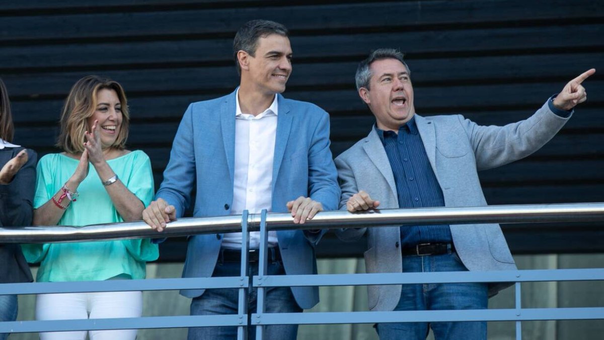 Susana Díaz, Pedro Sánchez y Juan Espadas.