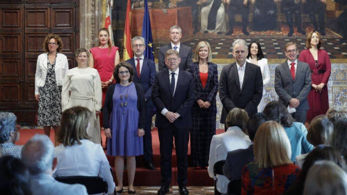 Ximo Puig con sus consellers