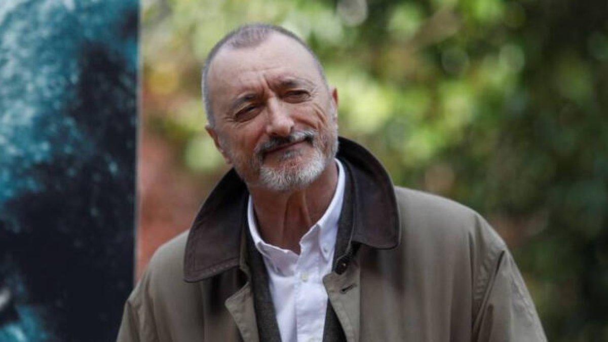 El escritor Arturo Pérez Reverte