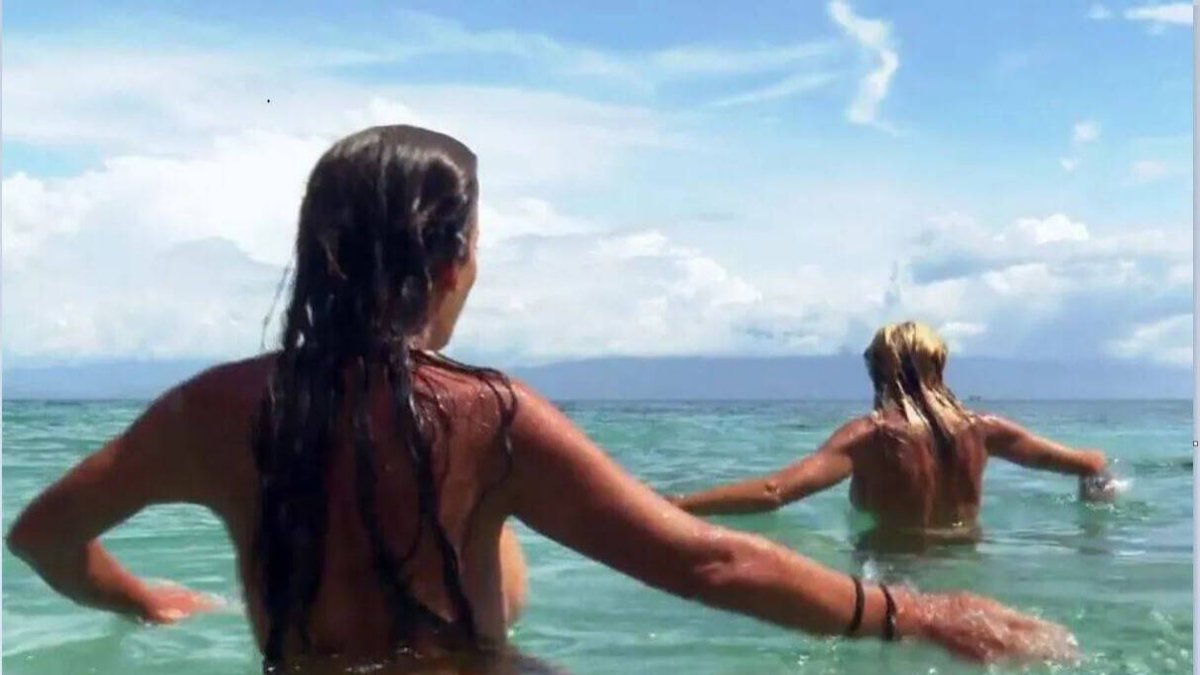 El baño nudista de las supervivientes no dejó a nadie indiferente.