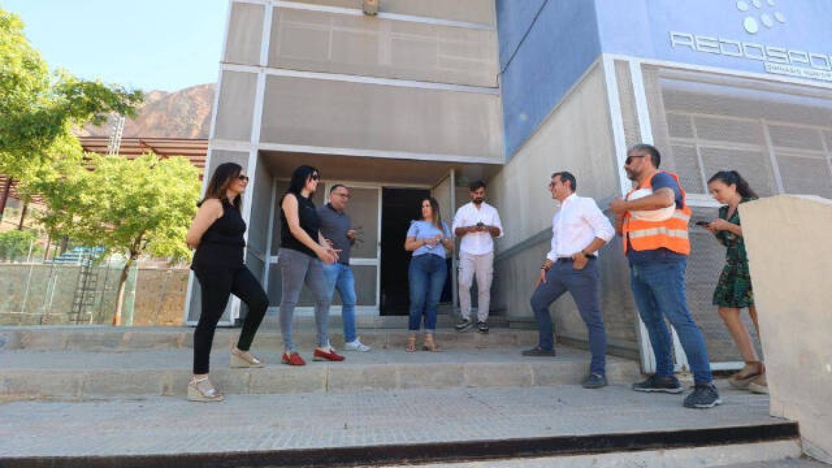 El antiguo gimnasio de Redován inicia su reconversión en aulas