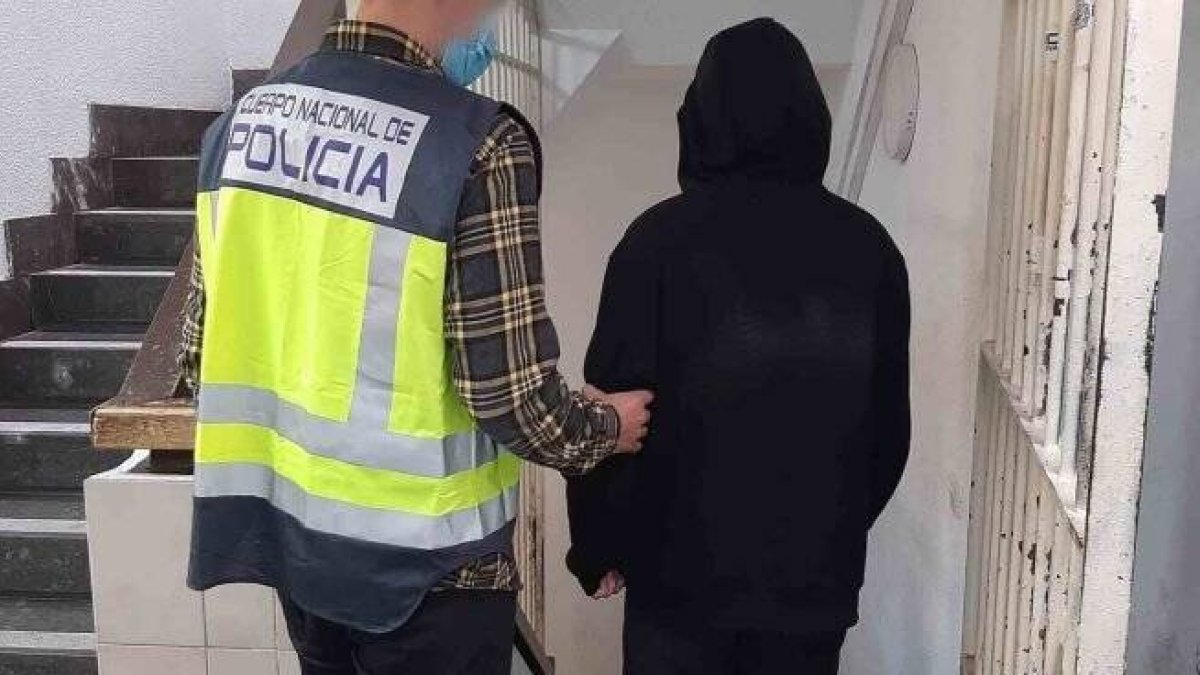 Imagen de archivo de una detención de la Policía Nacional - POLICÍA NACIONAL