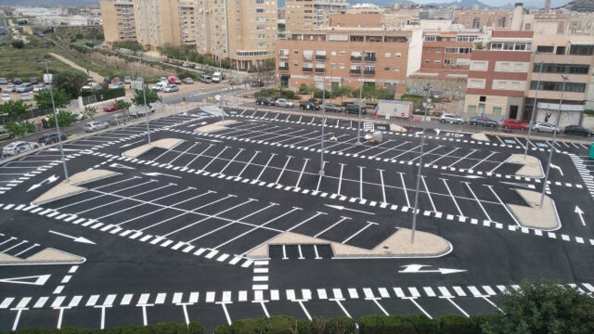 Alicante abre 223 plazas de aparcamiento en San Gabriel para ir al centro en bus