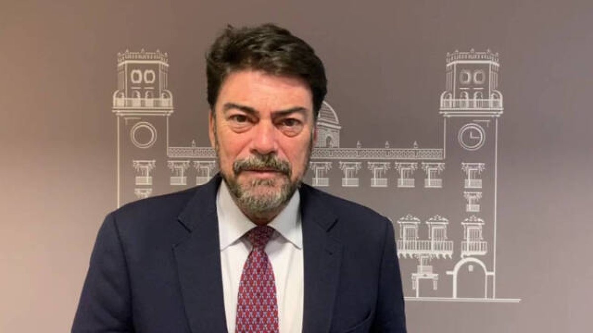 El alcalde exige al grupo socialista