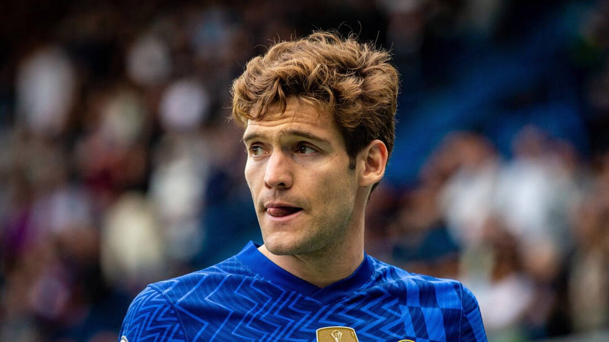 Marcos Alonso durante un partido con el Chelsea.