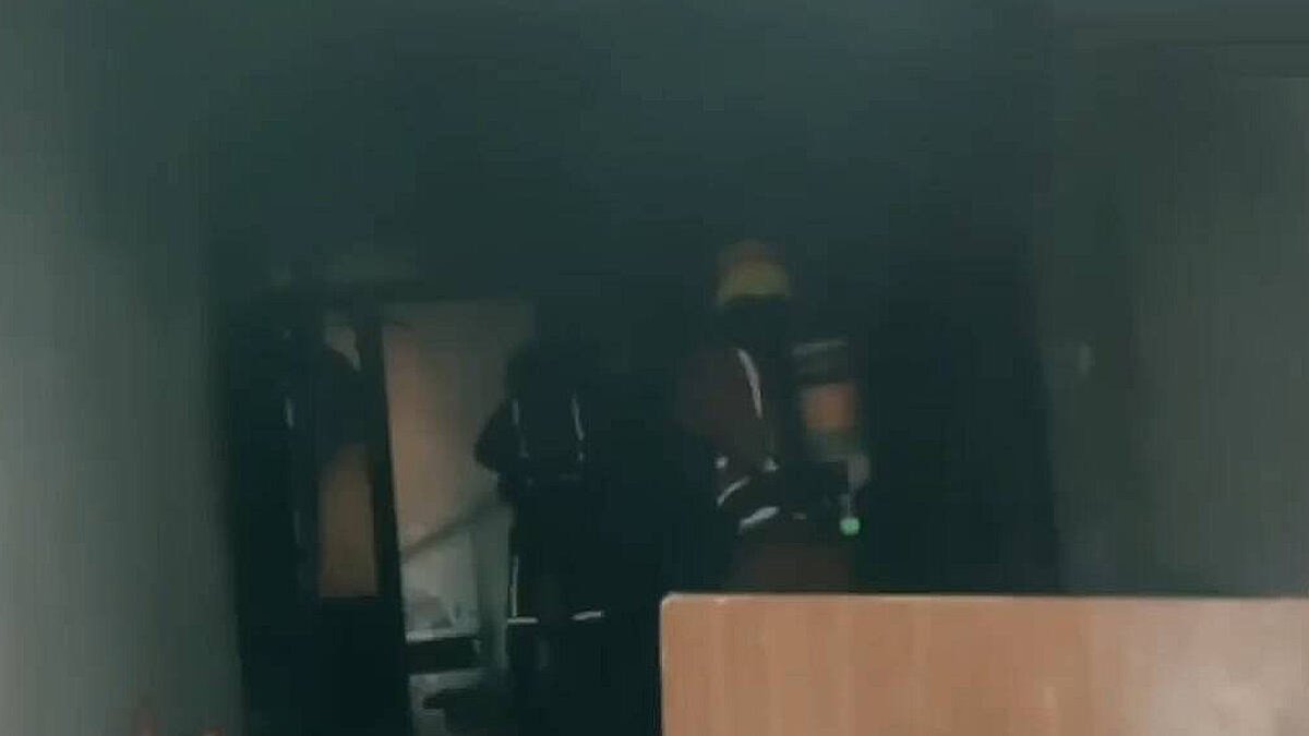Unos okupas abandonan la vivienda al incendiarse y ni avisan a los bomberos