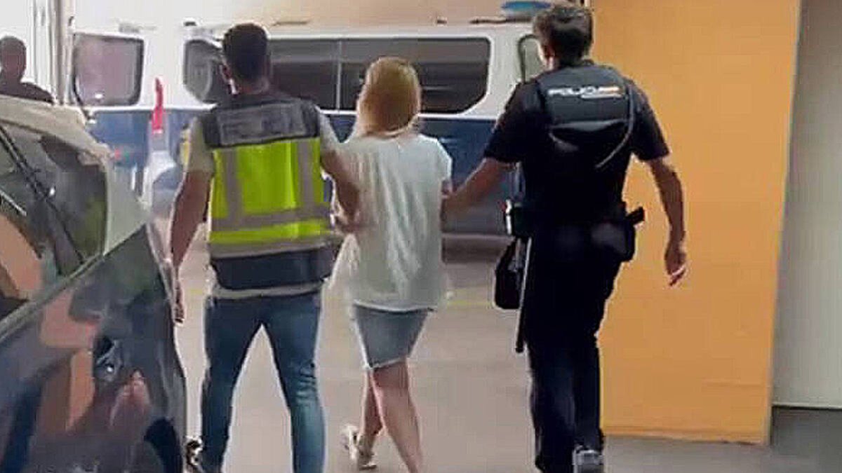 Detenida por golpear a su amiga, rociarla con gasolina y quemarla viva