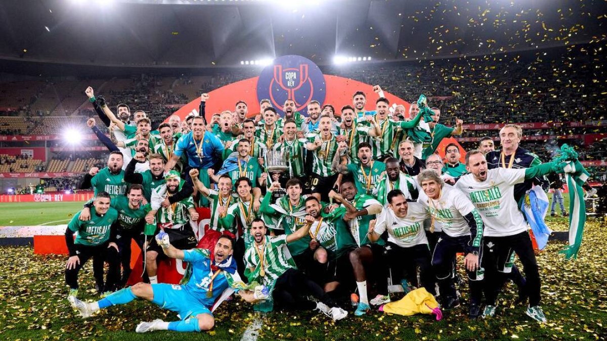 La plantilla del Betis celebra el título