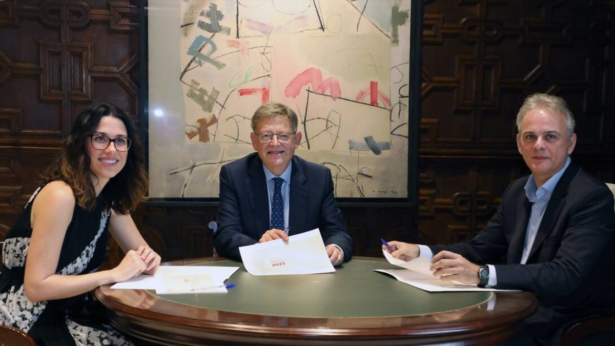 Aitana Mas, Ximo Puig y Héctor Illueca acuerdan los presupuestos de 2023