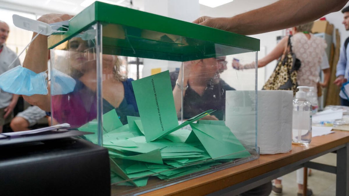 Colegio electoral en Sevilla.