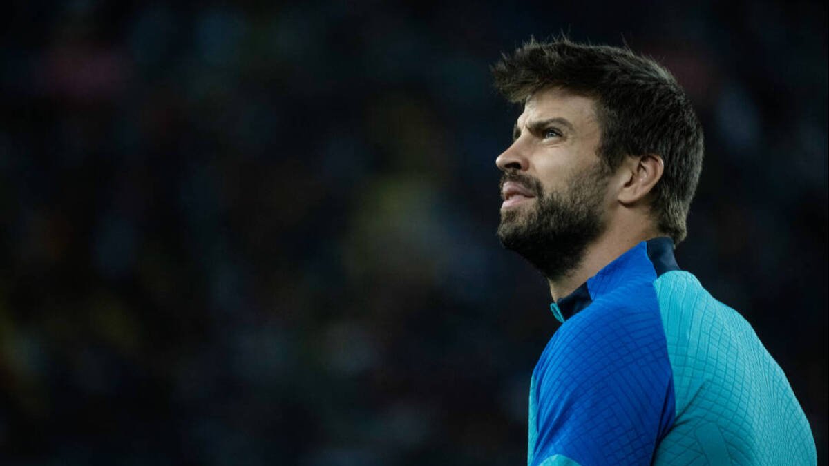 Piqué, calentando en la previa de un partido del Barcelona.