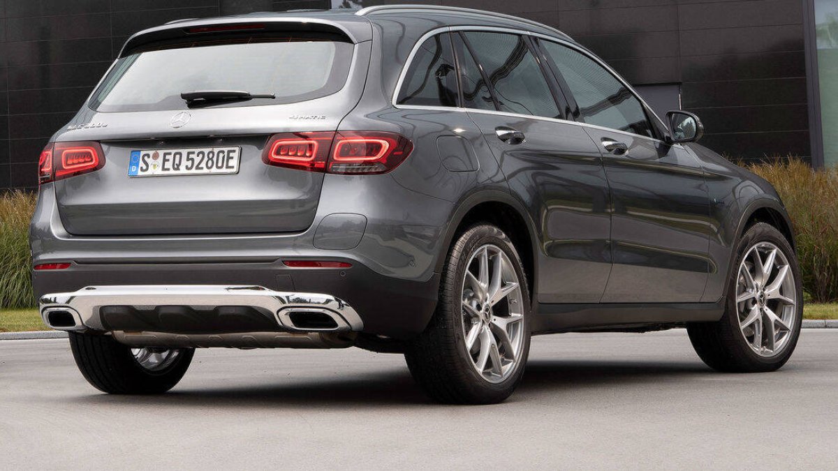 Al volante del Mercedes GLC 300e, un SUV con doble personalidad