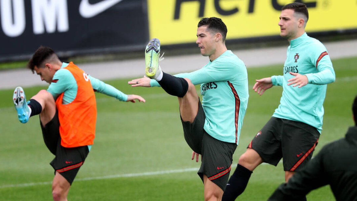 Cristiano Ronaldo, en un entrenamiento con su selección.