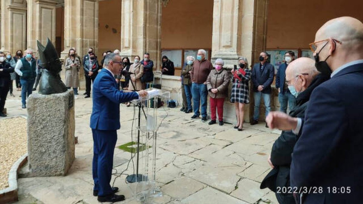 El acto constituyó un homenaje a este antiguo alumno del centro, fallecido hace algo más de 25 años