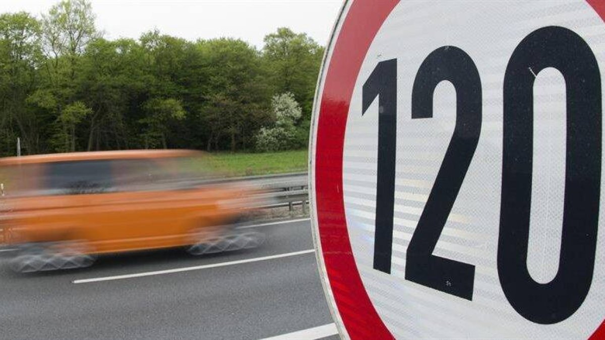 Todos los coches nuevos de la UE llevarán caja negra y limitador de velocidad