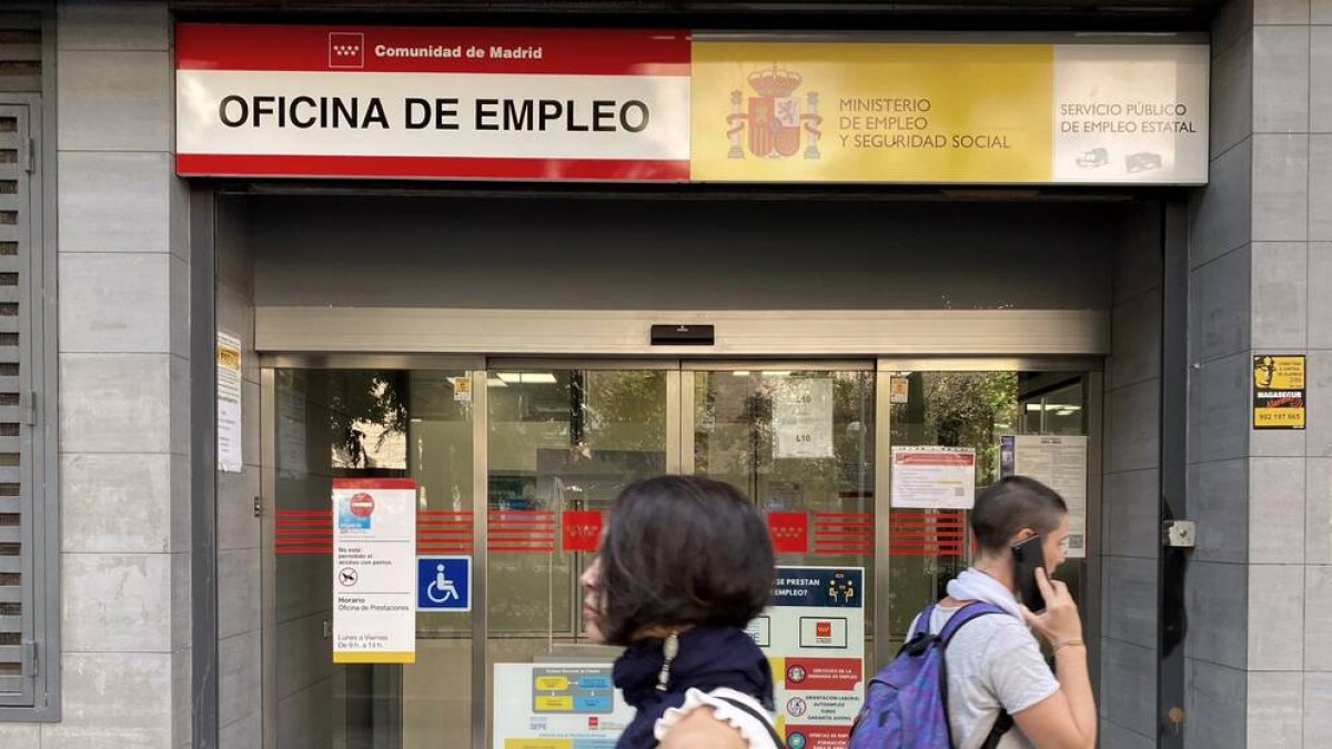 El paro obtiene su mayor retroceso apoyado en la temporalidad