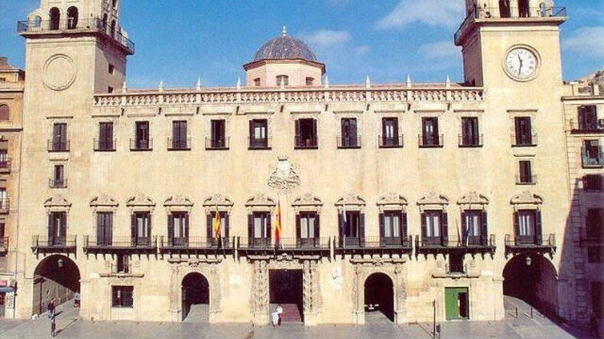 Superávit de 49,3 millones y ejecución consolidada del 73,76% en Alicante