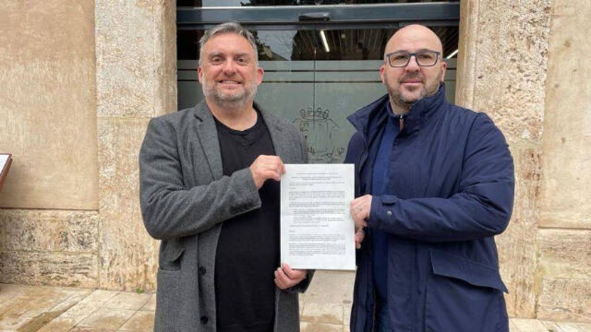 El alcalde de Rocafort, Rafa Ferrando, y el portavoz de Ciudadanos, Guillermo José.