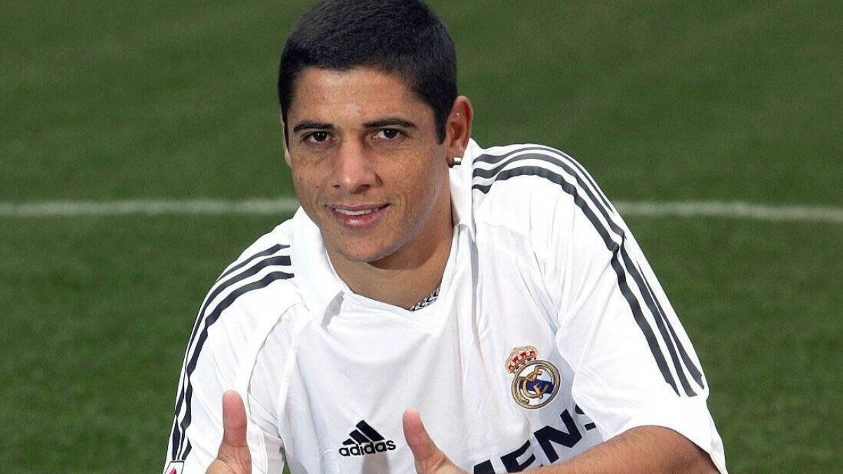 Cicinho, durante su presentación con el Real Madrid