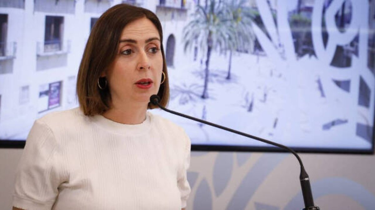 Elche anuncia una bajada del 30% de los abonos del bus urbano para septiembre