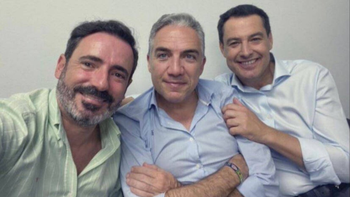 Jota Carmona, Elías Bendodo y Juanma Moreno.