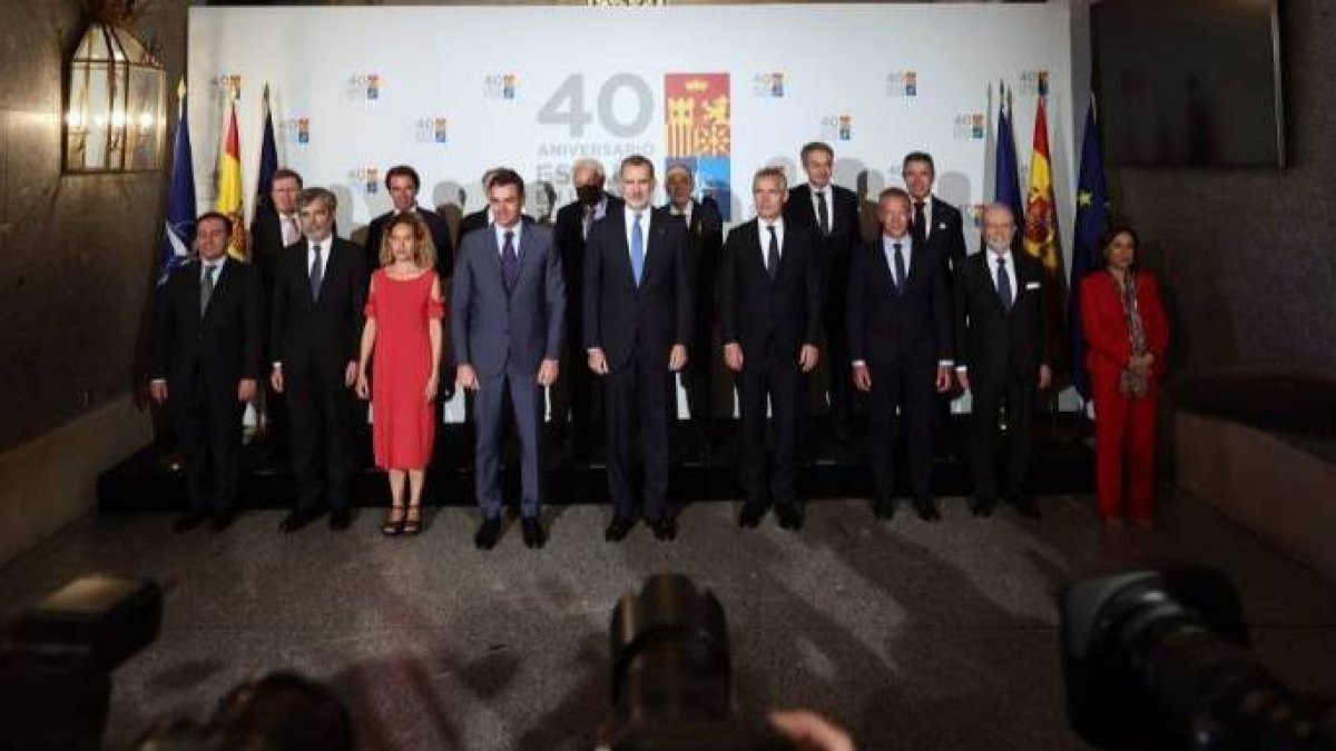 Foto de familia del acto de la OTAN sin rastro de los ministros de Podemos.