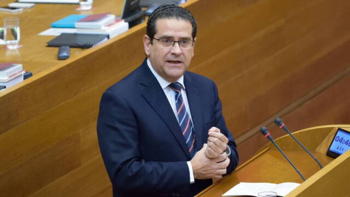 Jorge Bellver durante un pleno de les Corts Valencianes.
