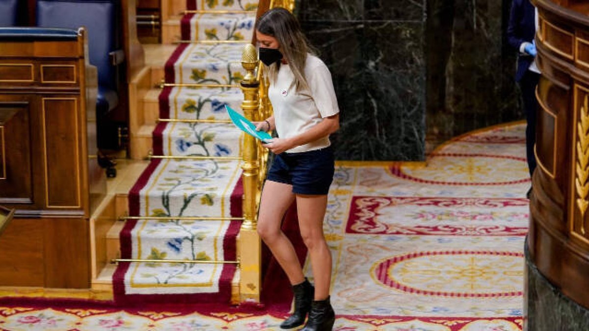 Una diputada en pantalón corto en el Congreso