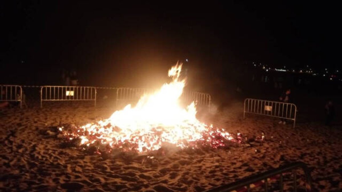 Una hoguera en la Noche de San Juan.